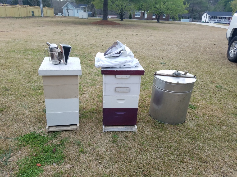 Hives, Extractor, Smoker, Suit Beeslist