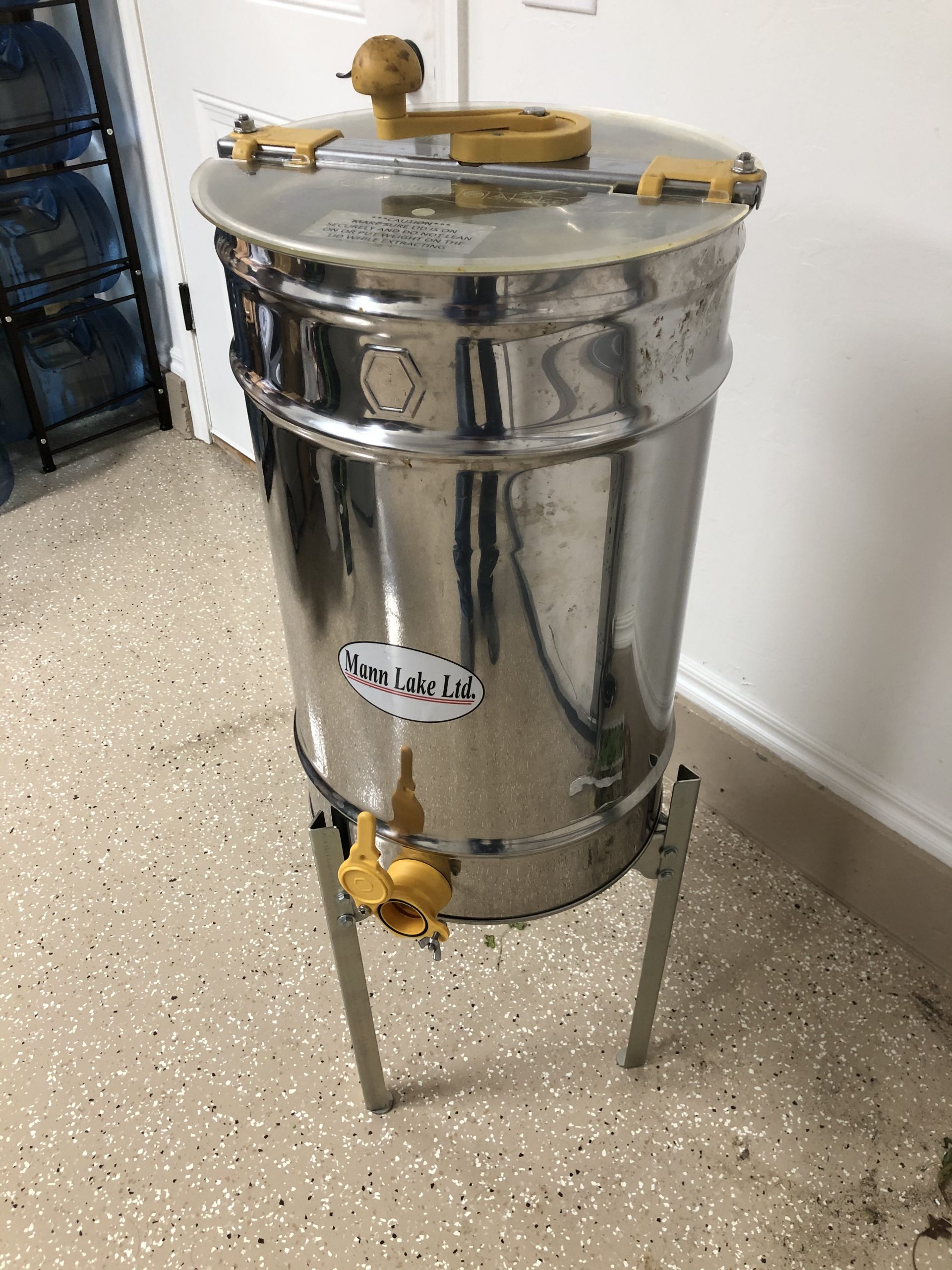 Mann Lake 6/3 Honey Extractor &amp; Stand Beeslist